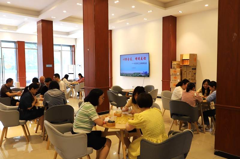 校医院工会开展“以棋会友，增进友谊”棋牌活动