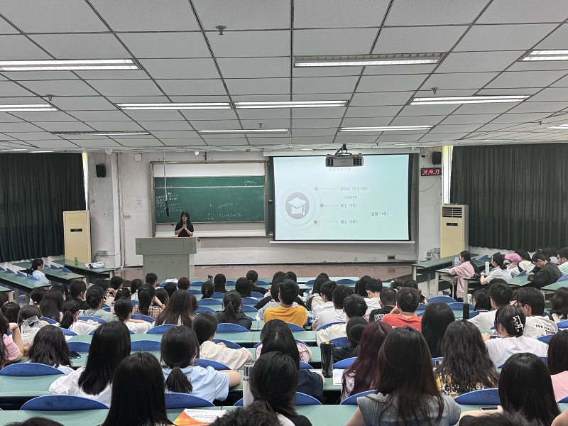 口腔医学院开展医学生直博申请经验分享活动