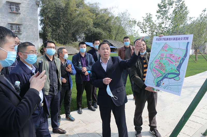 工会组织教代会代表考察搬罾大学城我校新校区选址