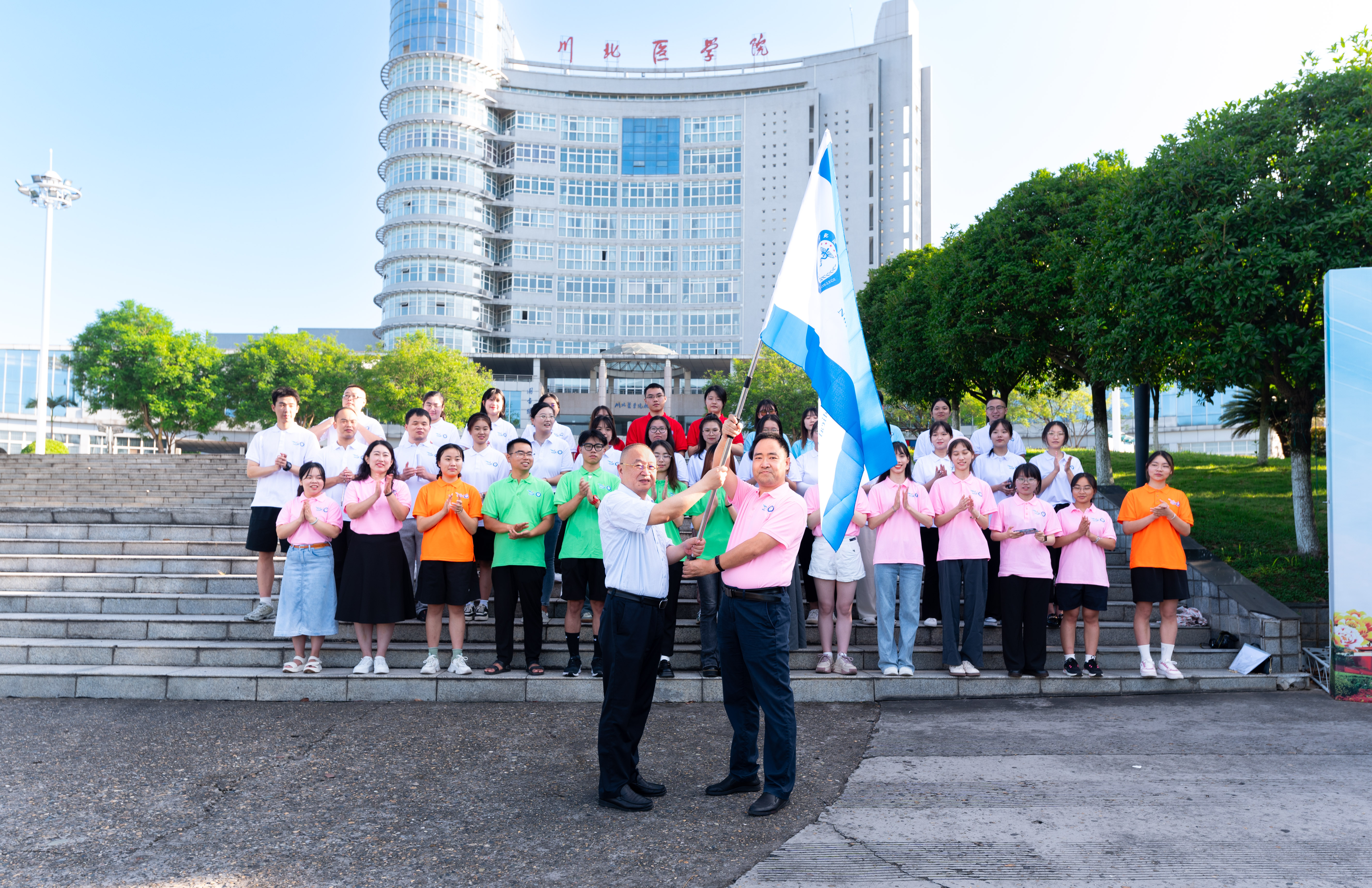 学校举行第九届四川省国际“互联网+”大学生创新创业大赛省赛决赛出征仪式