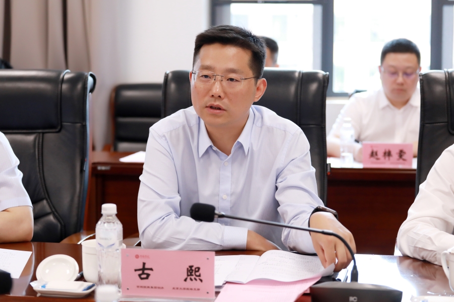 校领导带队赴吉利学院考察调研