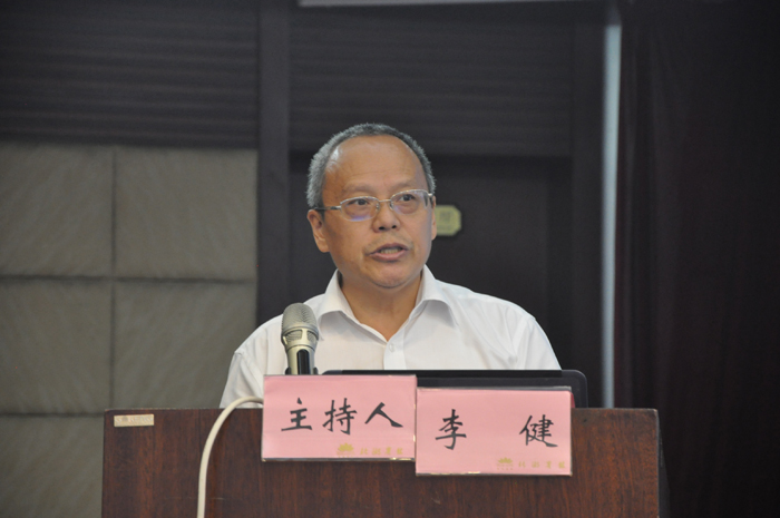 我校召开2017年新增硕士研究生导师培训会