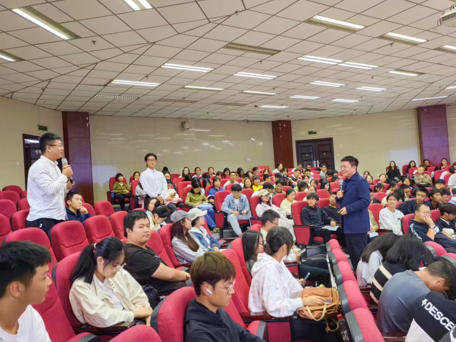 学校开展建校72周年校庆周系列活动