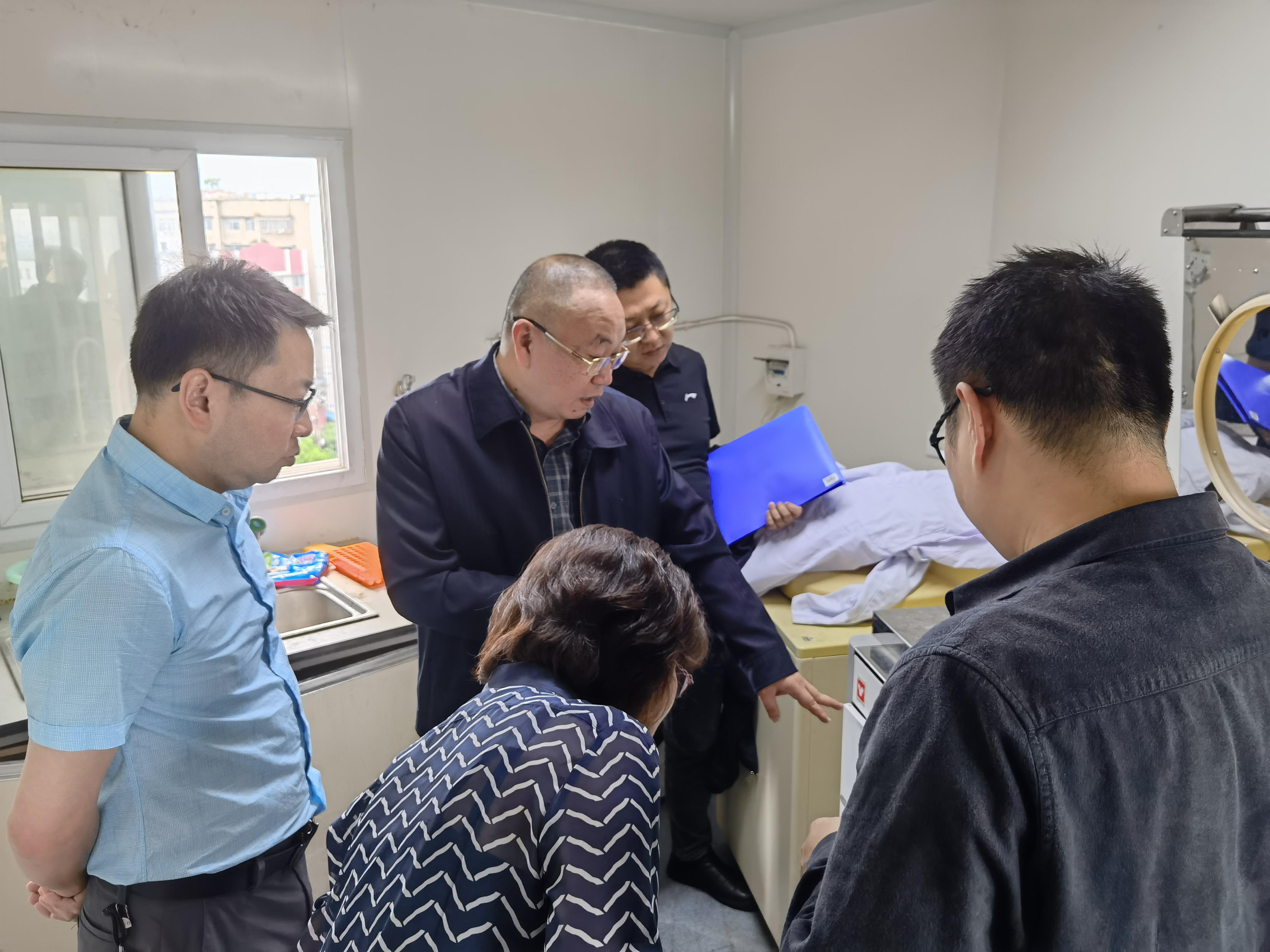 学校开展教学科研大型精密仪器设备专项检查工作