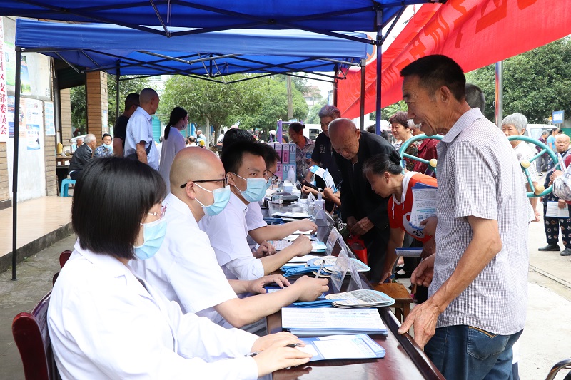 第二附属医院健康扶贫巡诊走进高坪区青松景翔社区