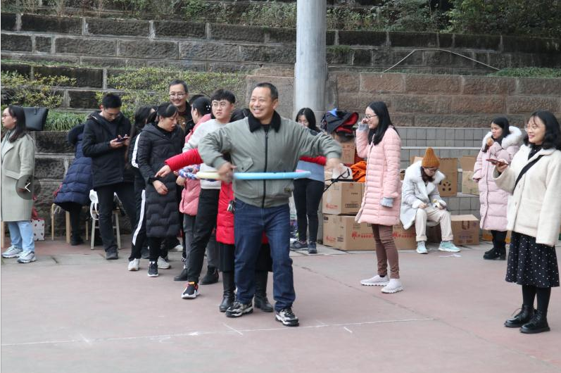 管理学院工会小组开展以“健康、快乐”为主题 的工会小组活动
