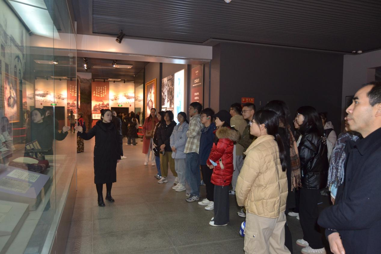 追寻伟人足迹，赓续红色精神——马克思主义学院组织学生赴“两德故居”开展红色研学活动