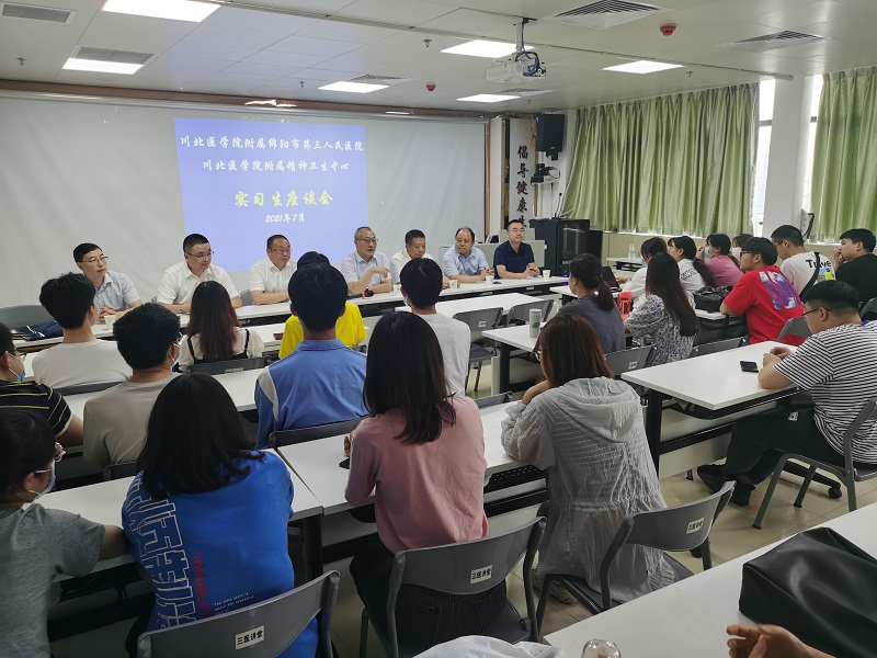 学校领导带队到绵阳看望实习同学