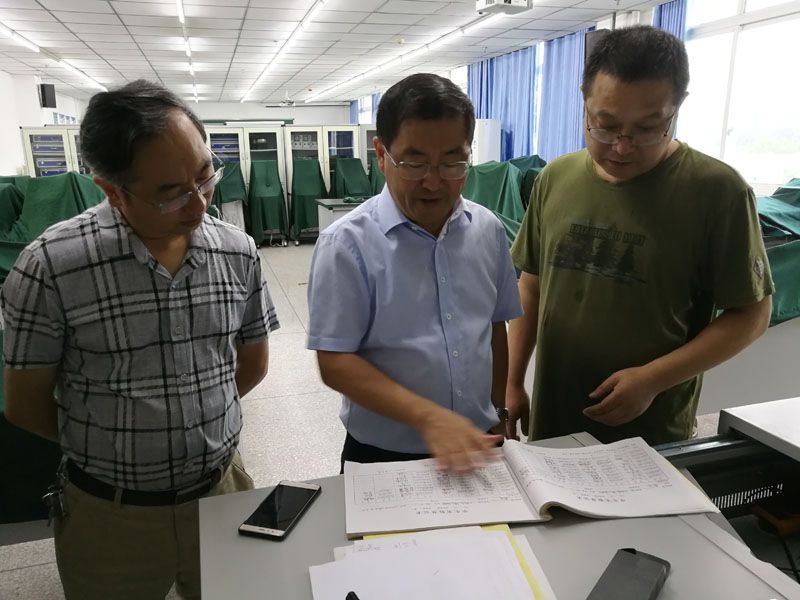 医学影像学院领导检查生物医学工程实验室建设工作