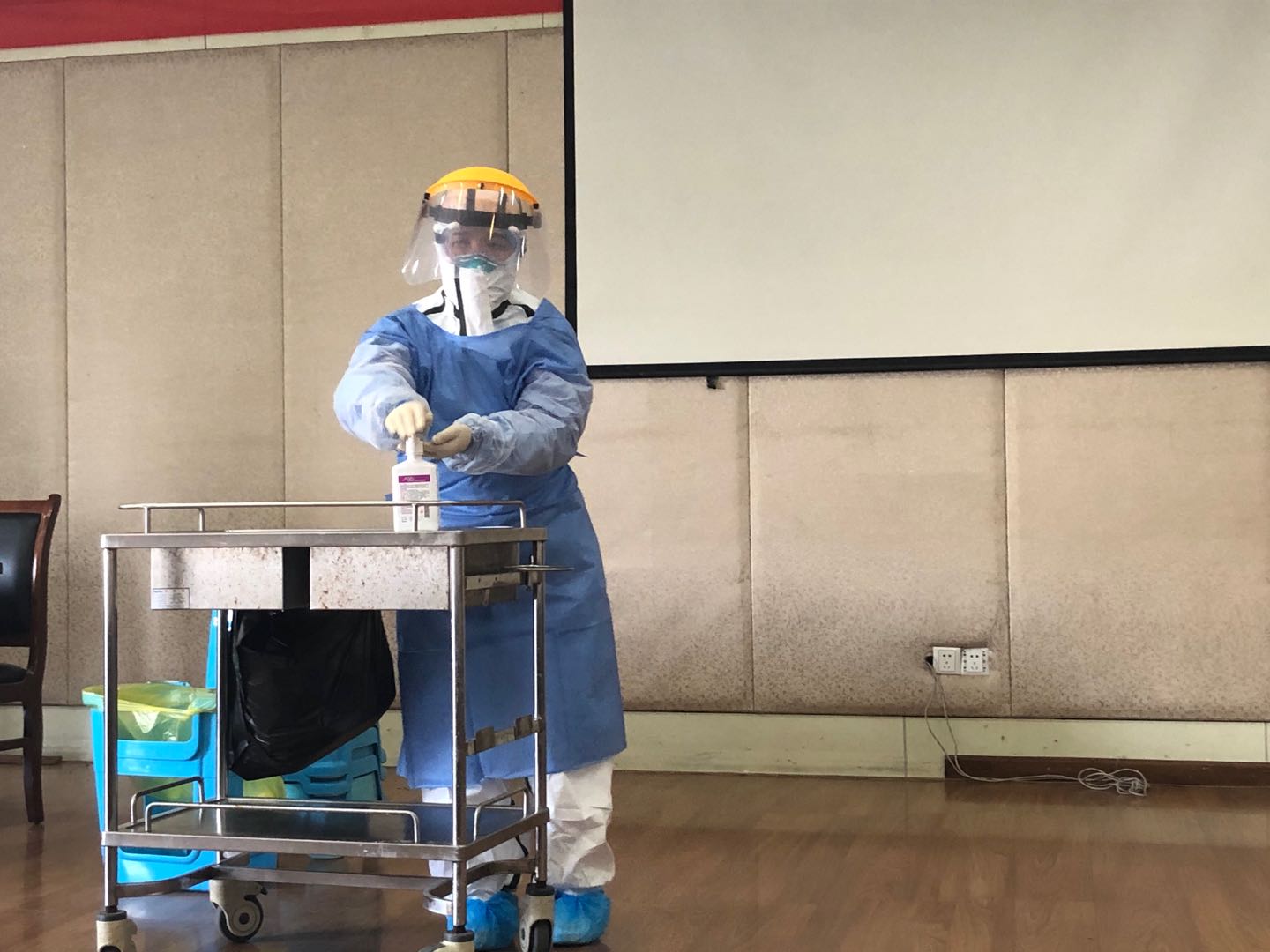 麻醉学系对附属医院返岗实习生进行入科前防疫培训
