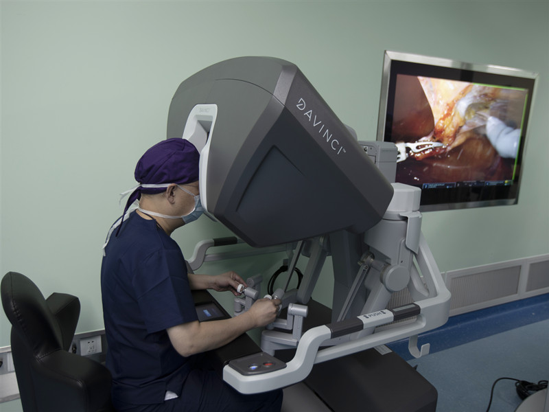 “医生+机器人”成功“首秀”!川东川北首台第四代达芬奇手术机器人正式上岗