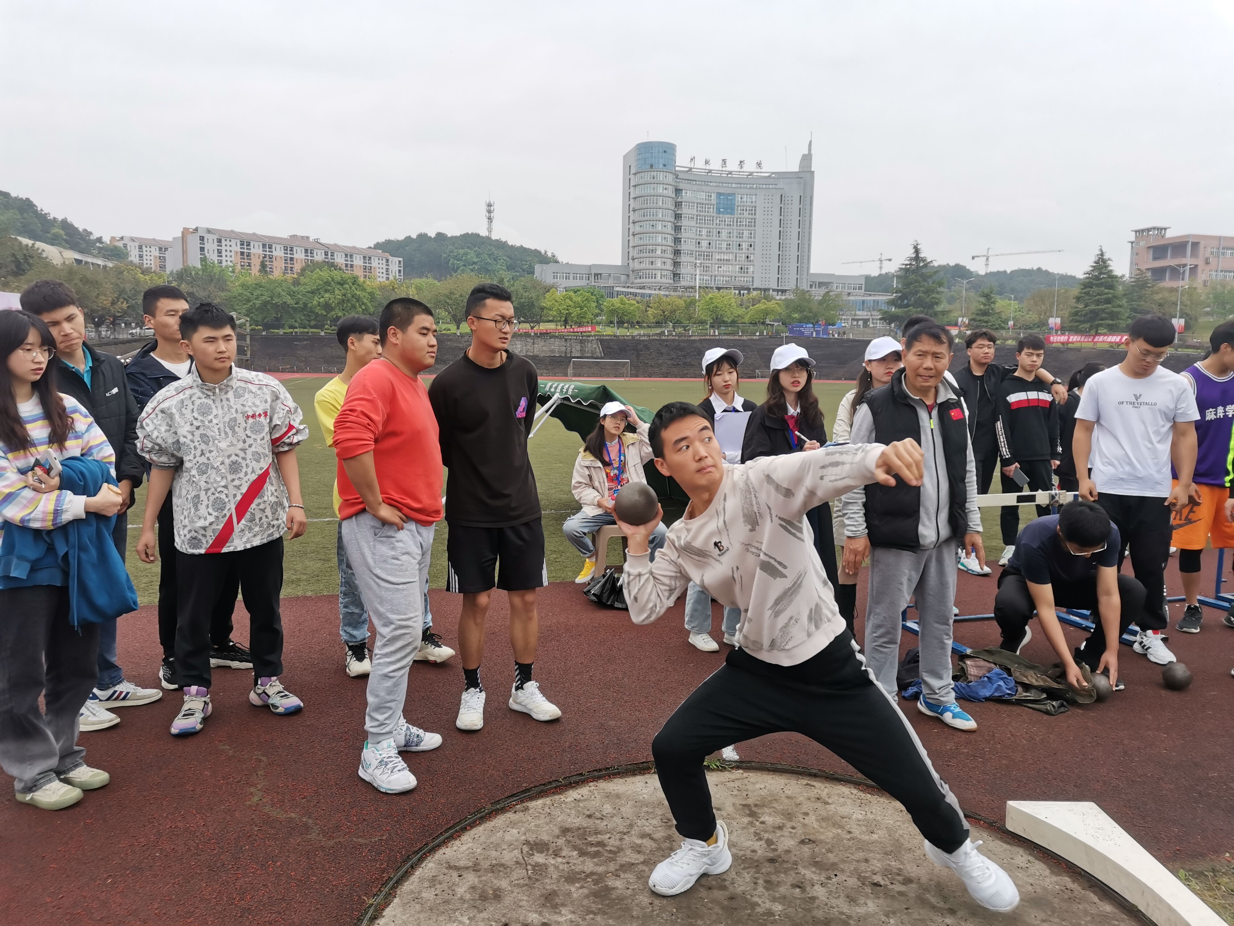 我校研究生积极参加学校第十六届运动会