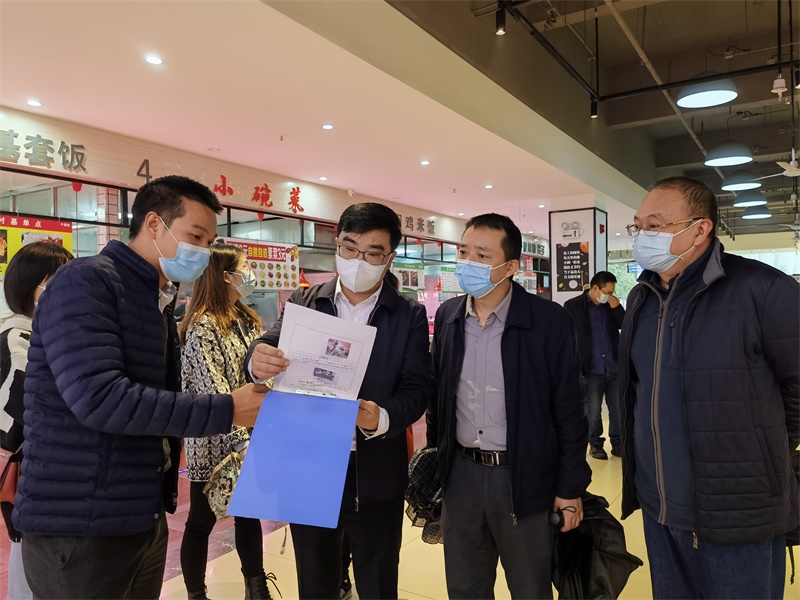学校领导带队开展疫情防控专项监督检查