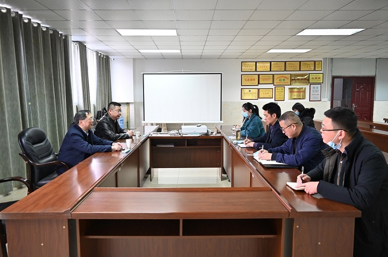 学校领导到第二附属医院督导检查疫情防控工作