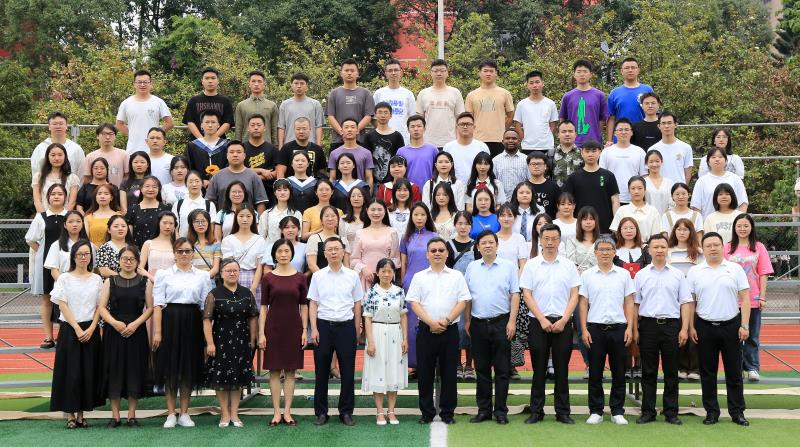 学校举行2022届校友工作联络员聘任仪式