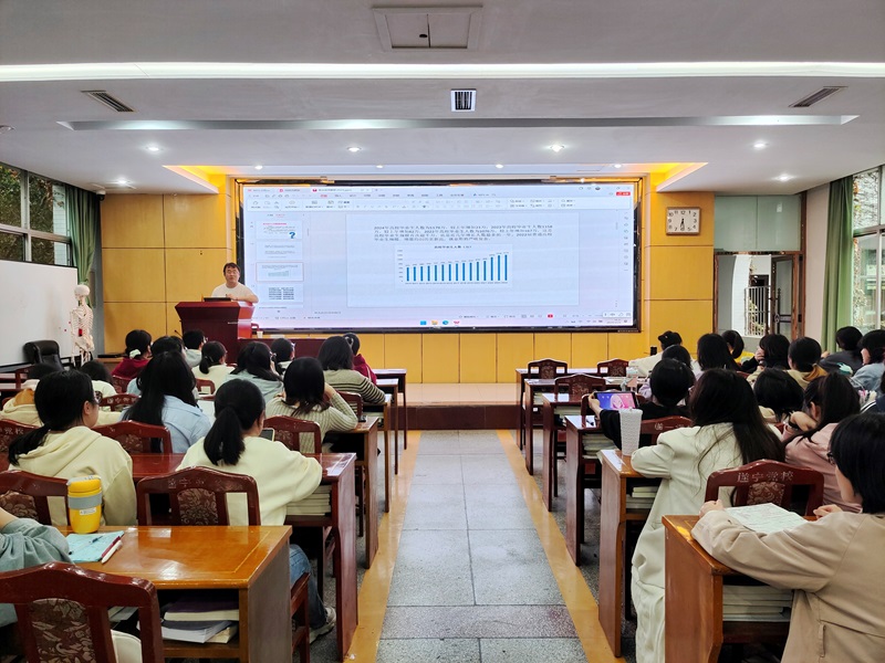 中西医结合临床医学院开展就业政策宣讲会