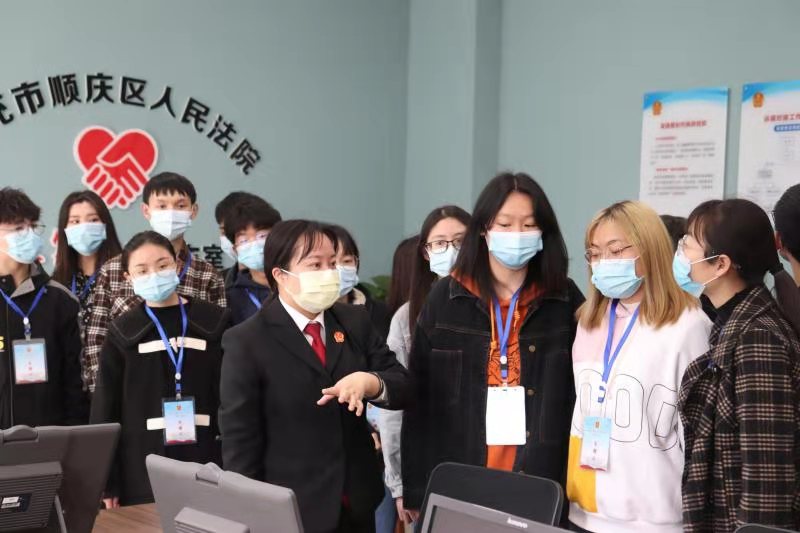 口腔医学系党总支开展“知律法于心,守法律于行”主题党团日活动