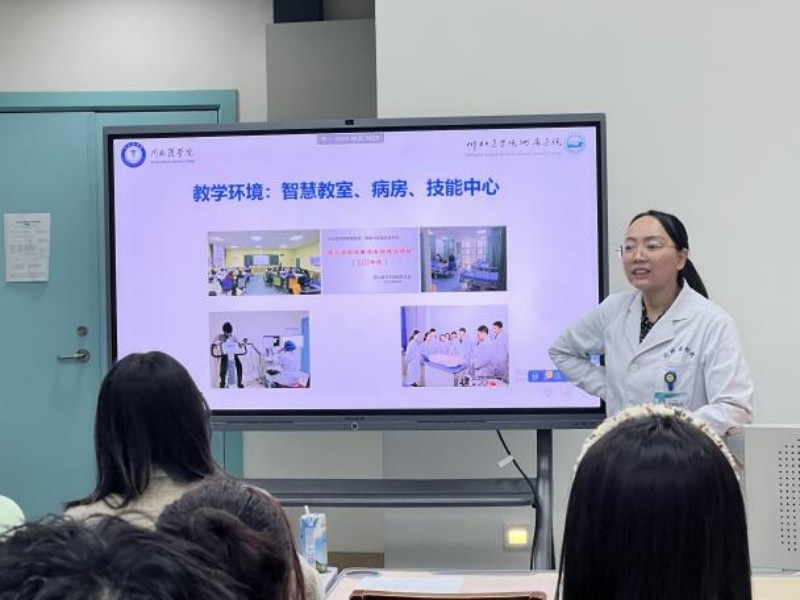 临床医学院2022级卓医班举行呼吸系统师生见面会暨开班仪式