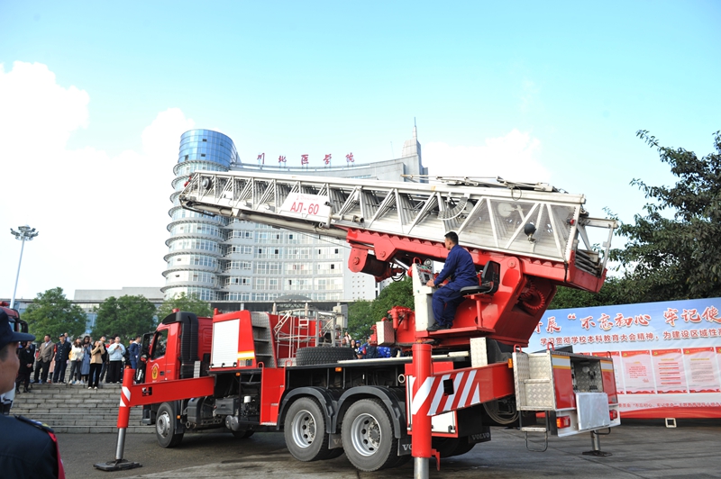 学校组织“119”消防培训为校园安全保驾护航