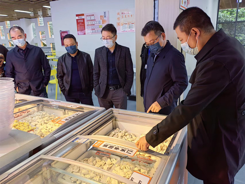 校领导检查学生返校后各项管理及服务保障工作