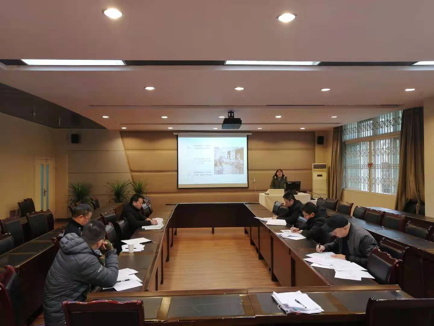 学校开展2019年重大专项建设绩效评审调研工作