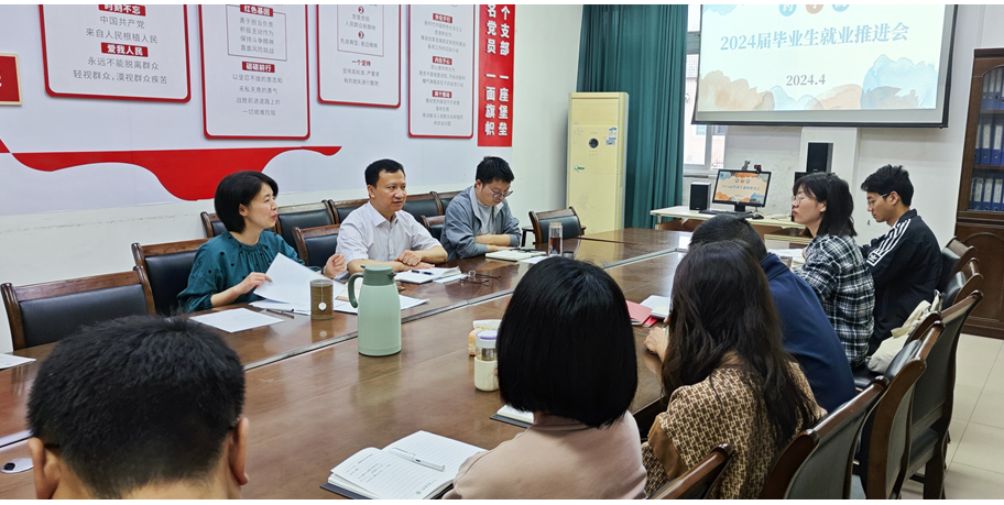 药学院举办“春色昙华林,芳草觅芳踪”中医药主题活动