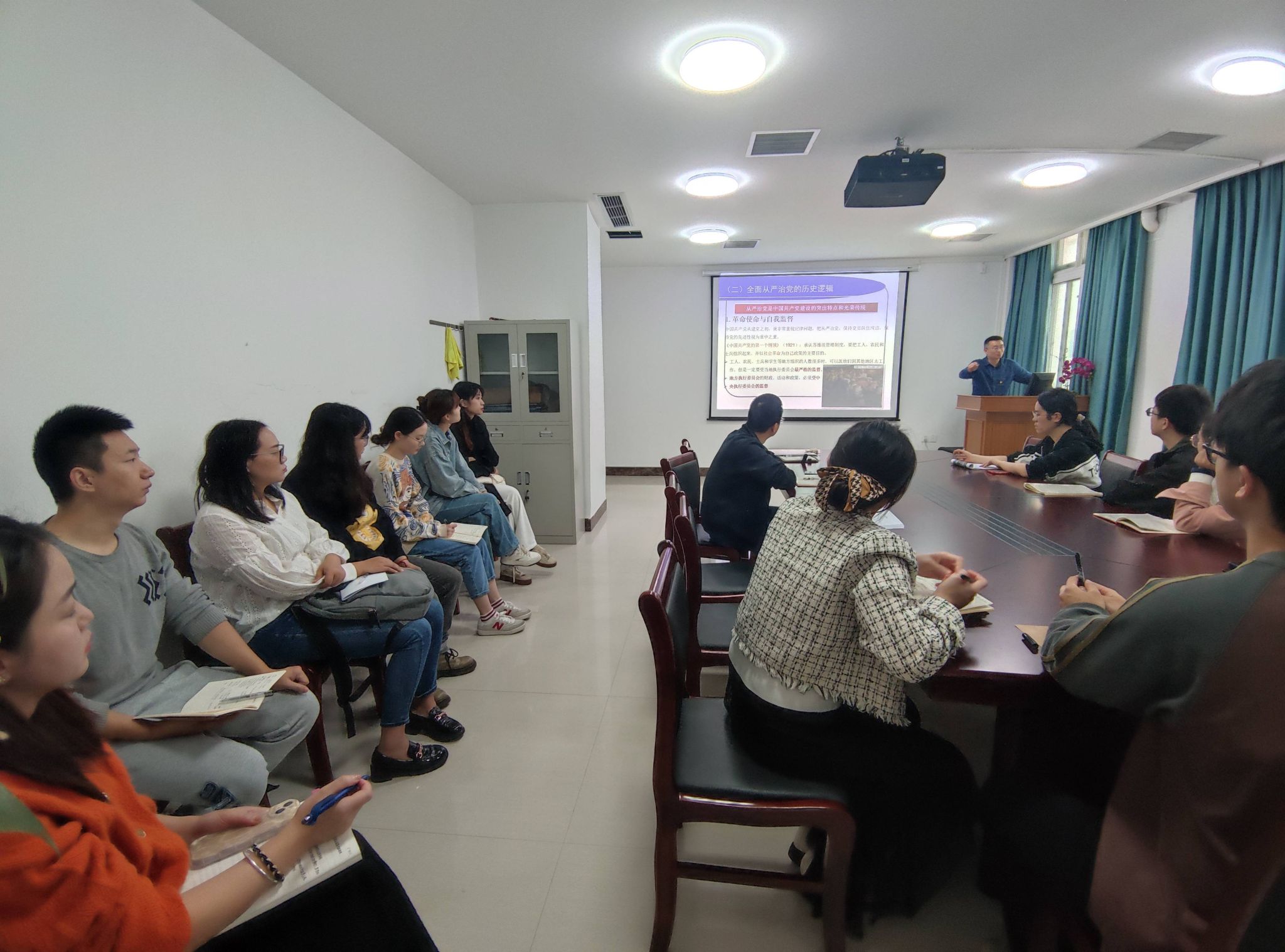 学校党委巡察办党支部联合基础医学与法医学院研究生党支部开展主题党日活动