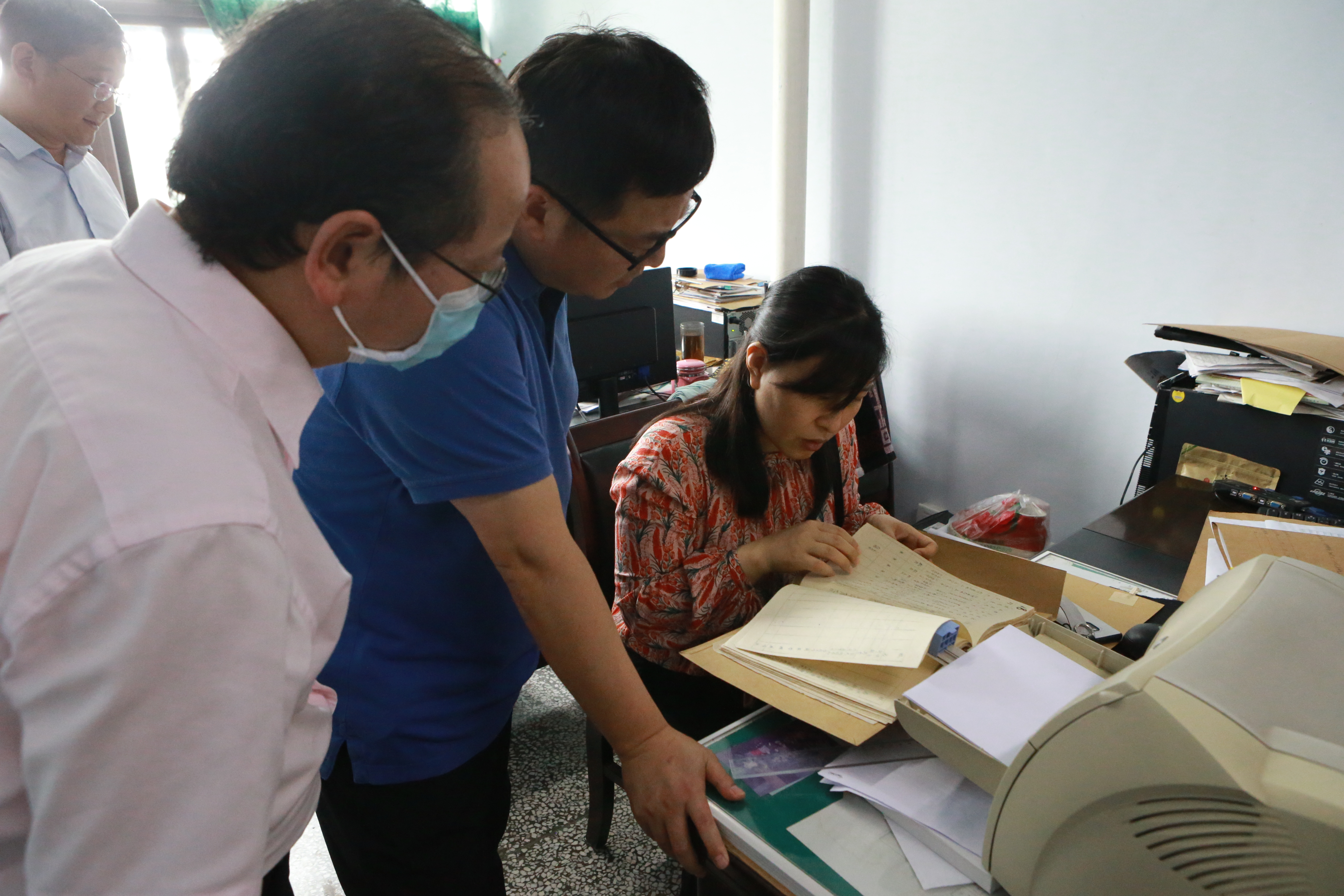 省卫生健康委员会机关党委书记张涛一行调研学校卫生党史档案