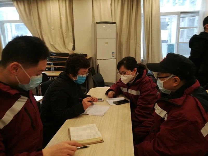 我院研究生呼吸科主管护师张艳驰援武汉疫情防控第一线