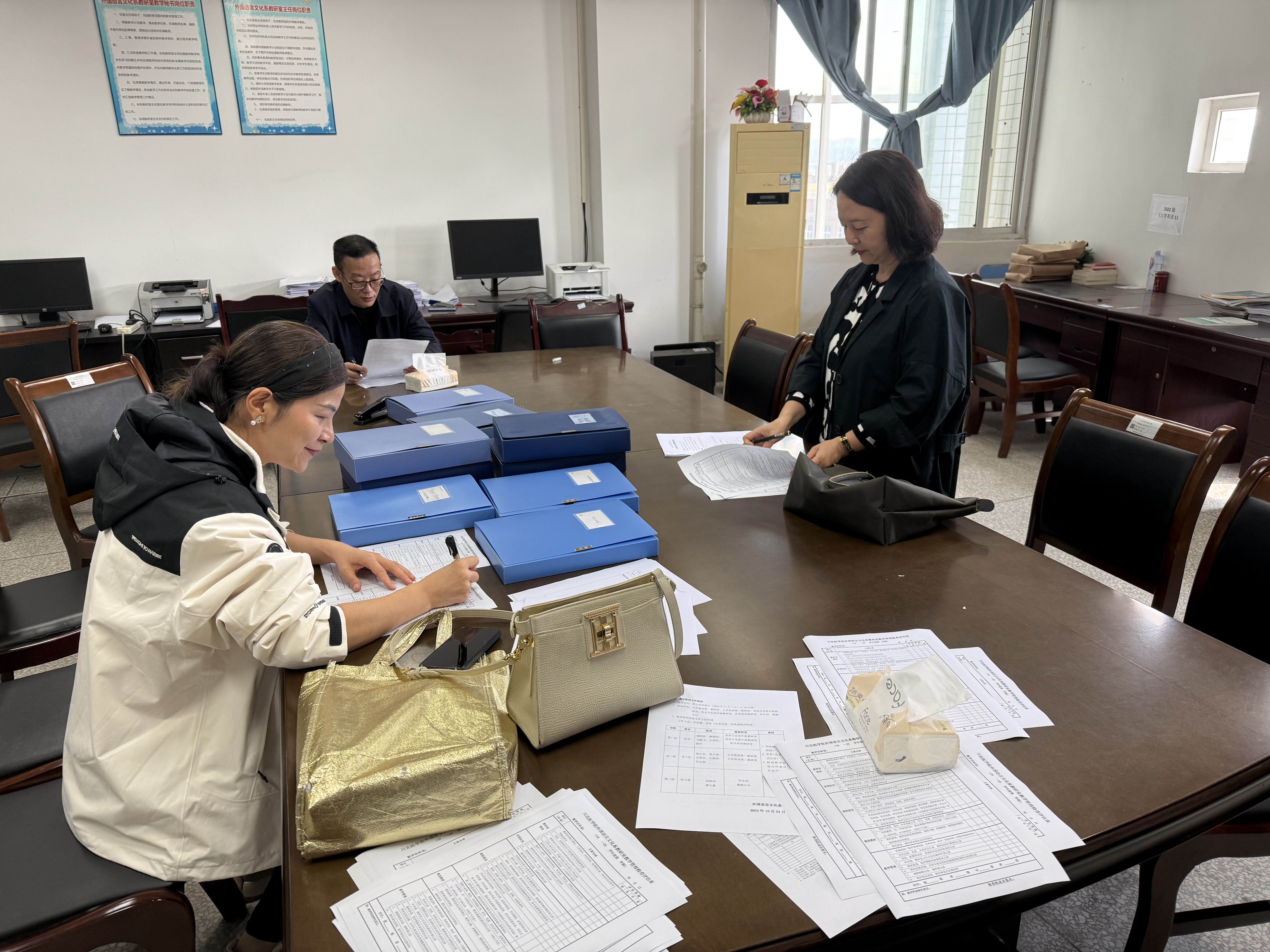 外国语言文化系召开2024-2025-1学年度中期教学检查总结会