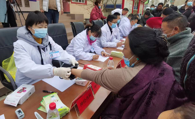 我校附属医院定点帮扶、对口支援力量联合开展2023年甘孜县义诊巡诊活动
