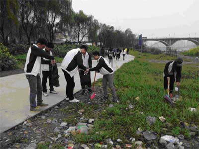 大力宣传雷锋精神