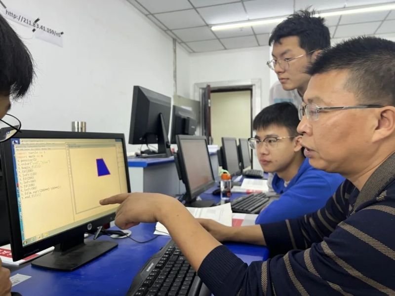 川北之星|刘正龙:用心教书育人 用情服务社会