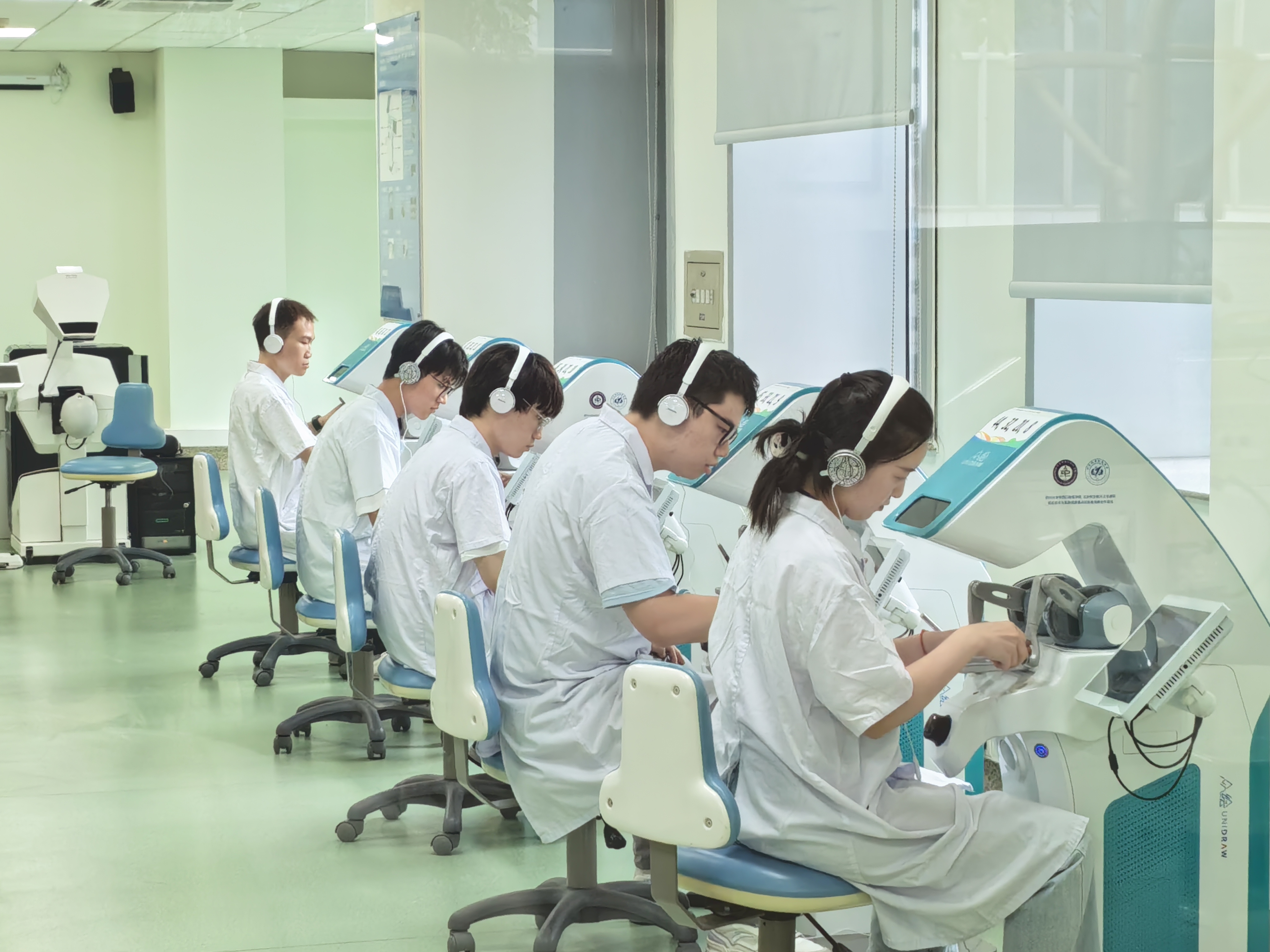 口腔学子在“2024年国际 口腔医学本科生操作技能大赛”中获得佳绩