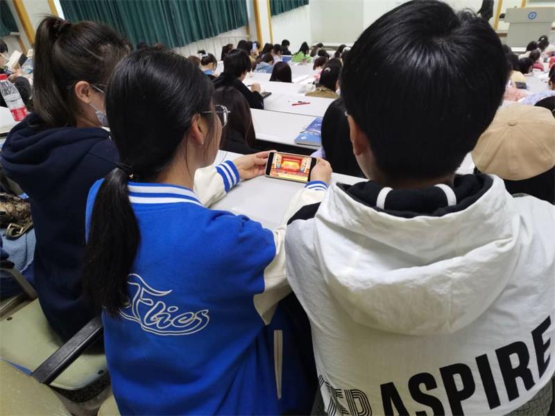 川北医学院师生热议“两会”教育话题:把握“时”与“机” 扬帆再起航