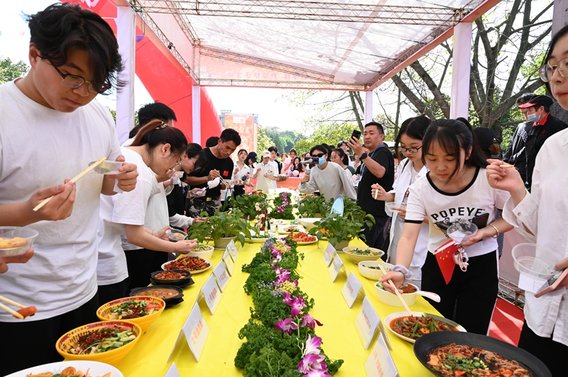 学校举办2023年美食文化节