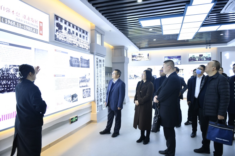 四川省高校中青年干部铸魂工程培训班学员来校考察调研