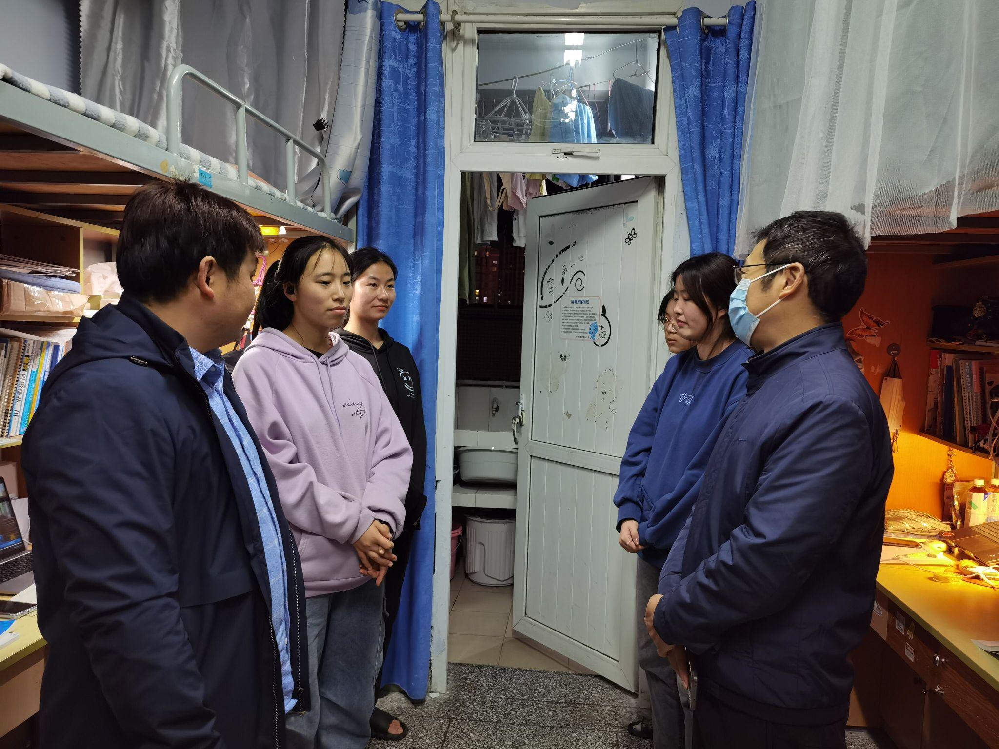 基础医学与法医学院深入学生寝室走访