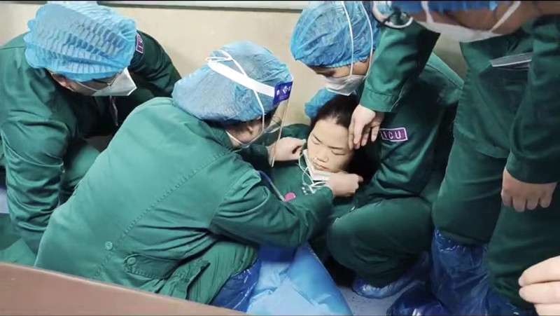 践行二十大，青春勇担当——我校附属医院青年师生坚守一线，用奉献筑牢人民群众健康屏障