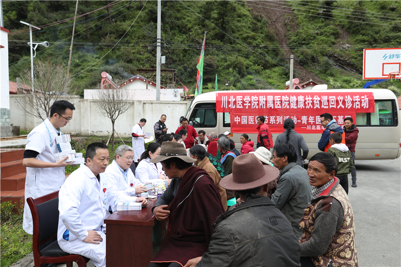 精准“把脉”、综合施策，凝聚打赢脱贫攻坚战的强大合力