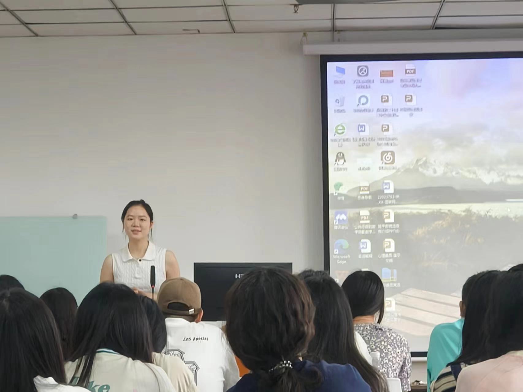 公共管理教研室召开2024级师生见面会