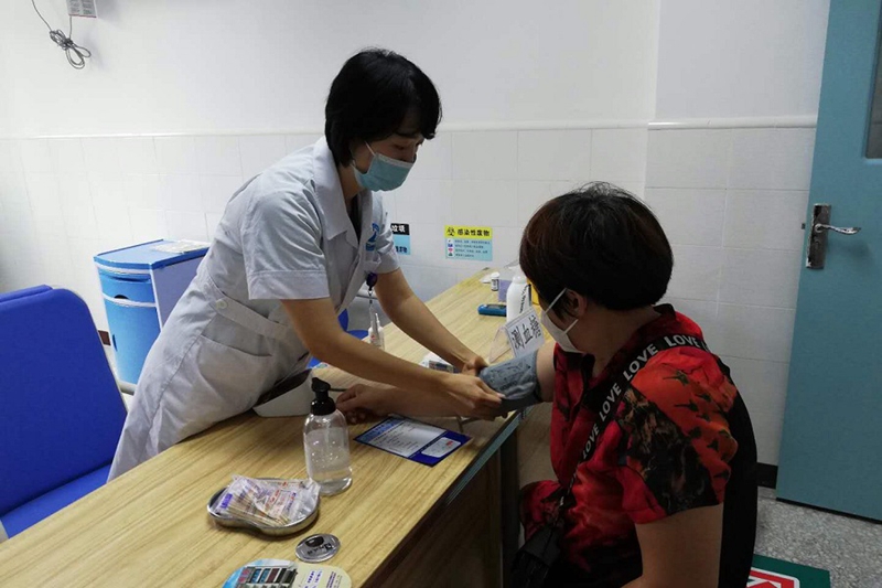 第二附属医院开展“老年健康宣传周”活动