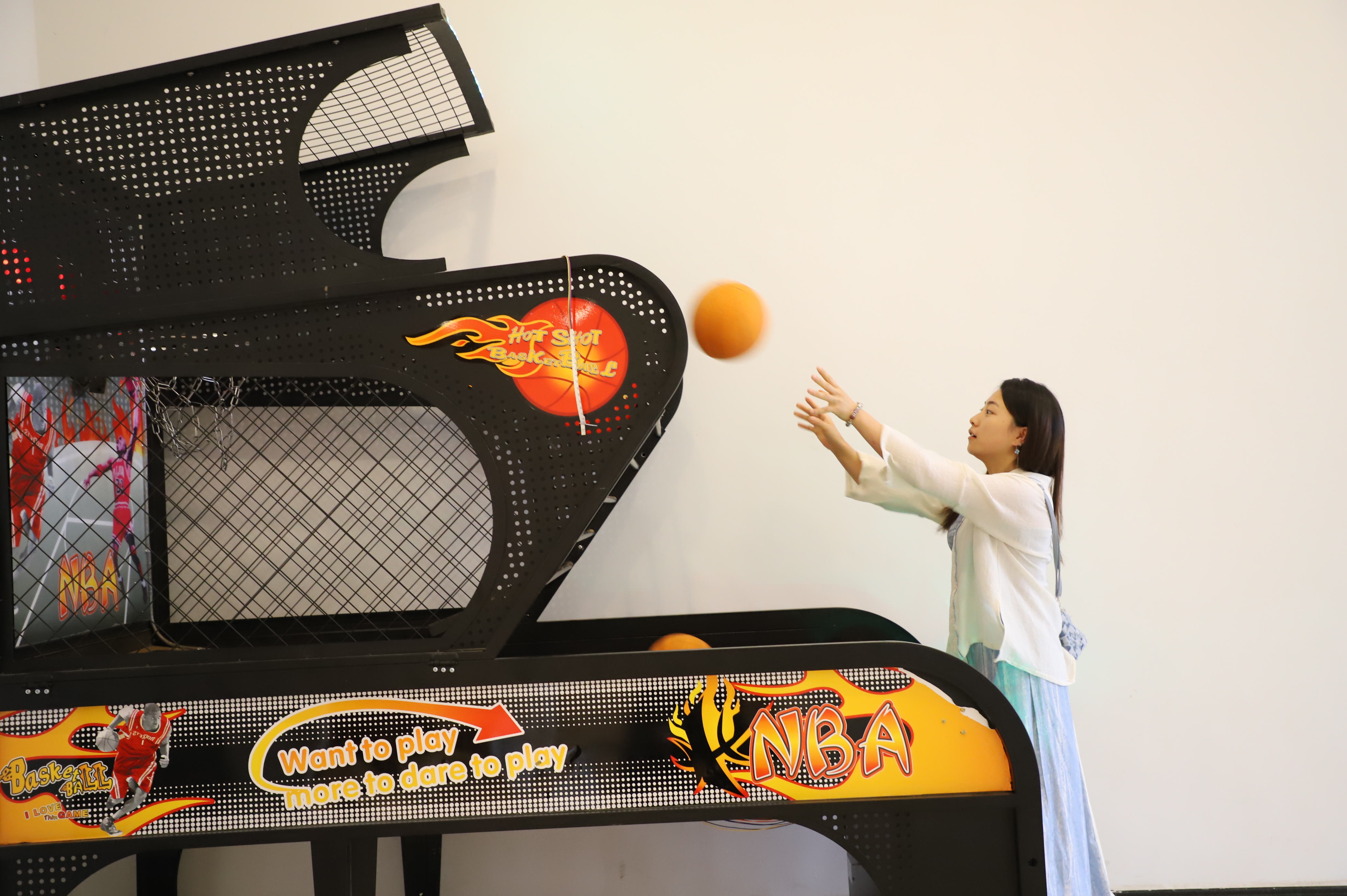 校医院工会开展“学习体育技能 锻炼健康体魄”体育活动