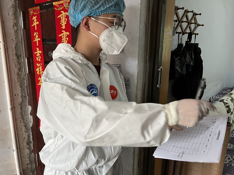 学校开展疫情防控入户排查志愿服务活动
