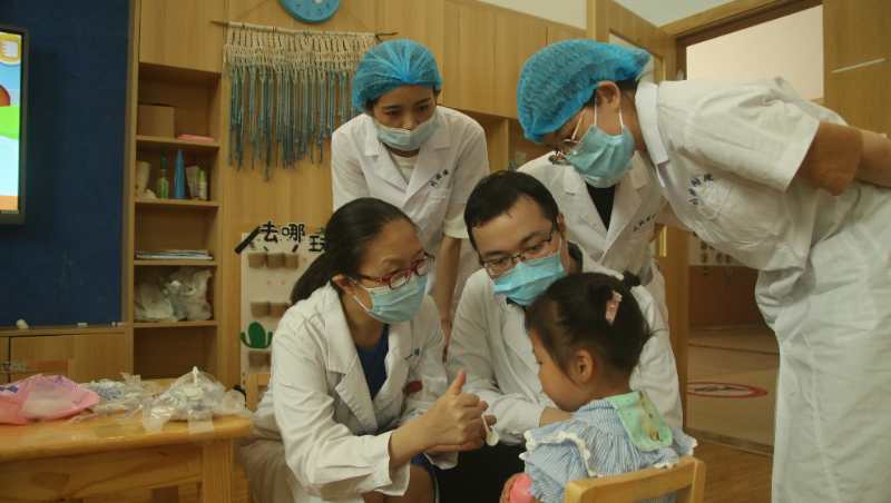 第32个全国爱牙日系列活动开幕——“限糖减酸洁白小牙,运动强身健壮体魄”主题游园会圆满举行