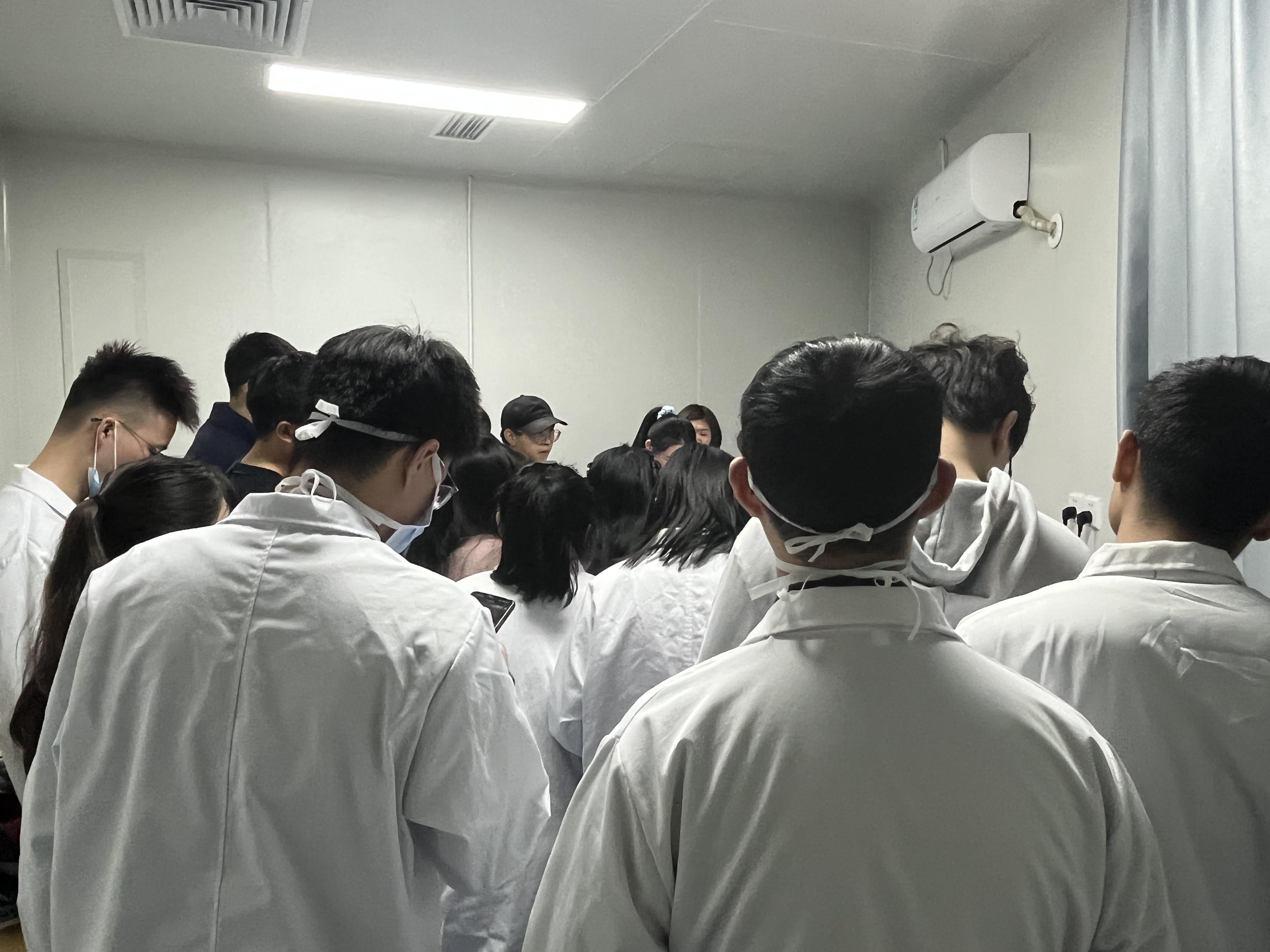 科技创新中心开展小动物气体麻醉机、脑立体定位注射仪、大小鼠智能无创血压检测系统使用培训