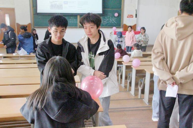 山河旷远,社彩万千