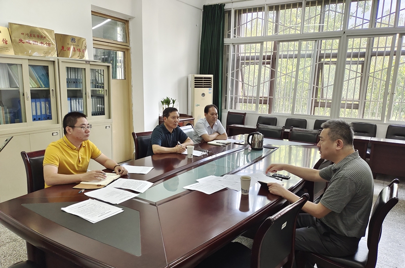 学校领导到图书档案馆指导开展处级党员干部巡视整改专题民主生活会