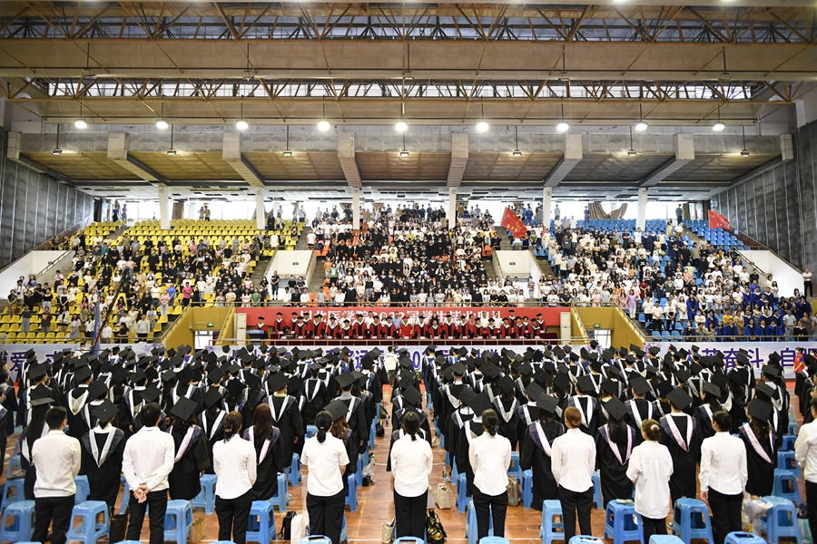 莘莘学子结硕果 殷殷嘱托寄未来:我校举行2022届学生毕业典礼
