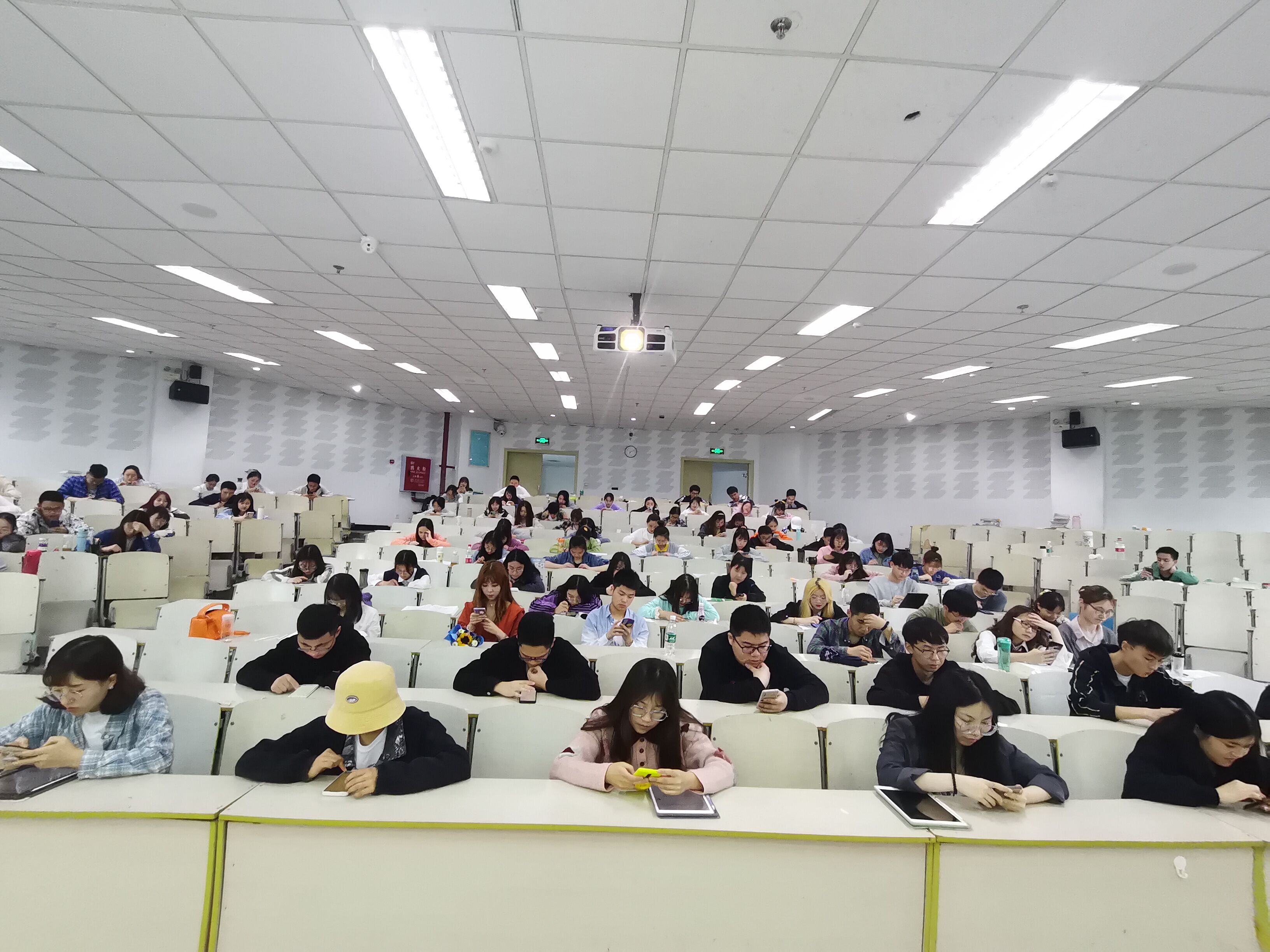 眼视光学系开展党史知识竞赛活动